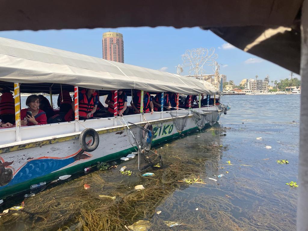 حملة تنظيف لنهر النيل بمنطقة المنيل وكوبري عباس (2)