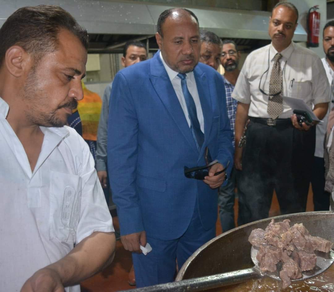نائب رئيس جامعة الأزهر بأسيوط يتفقد المطبخ المركزي بالمدينة الجامعية للبنات بأسيوط (2)