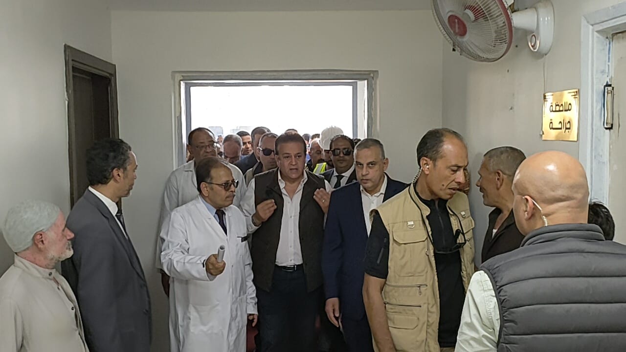 وزير الصحة يتفقد الصيانة العاجلة لمستشفى سوهاج العام (4)
