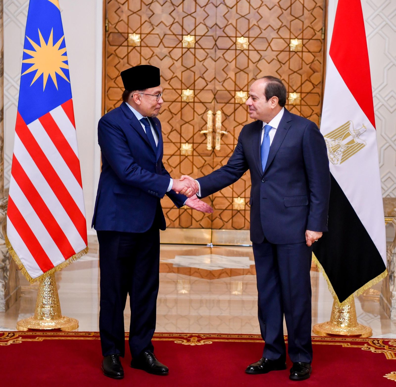 السيسى وأنور إبراهيم، رئيس وزراء جمهورية ماليزيا (6)
