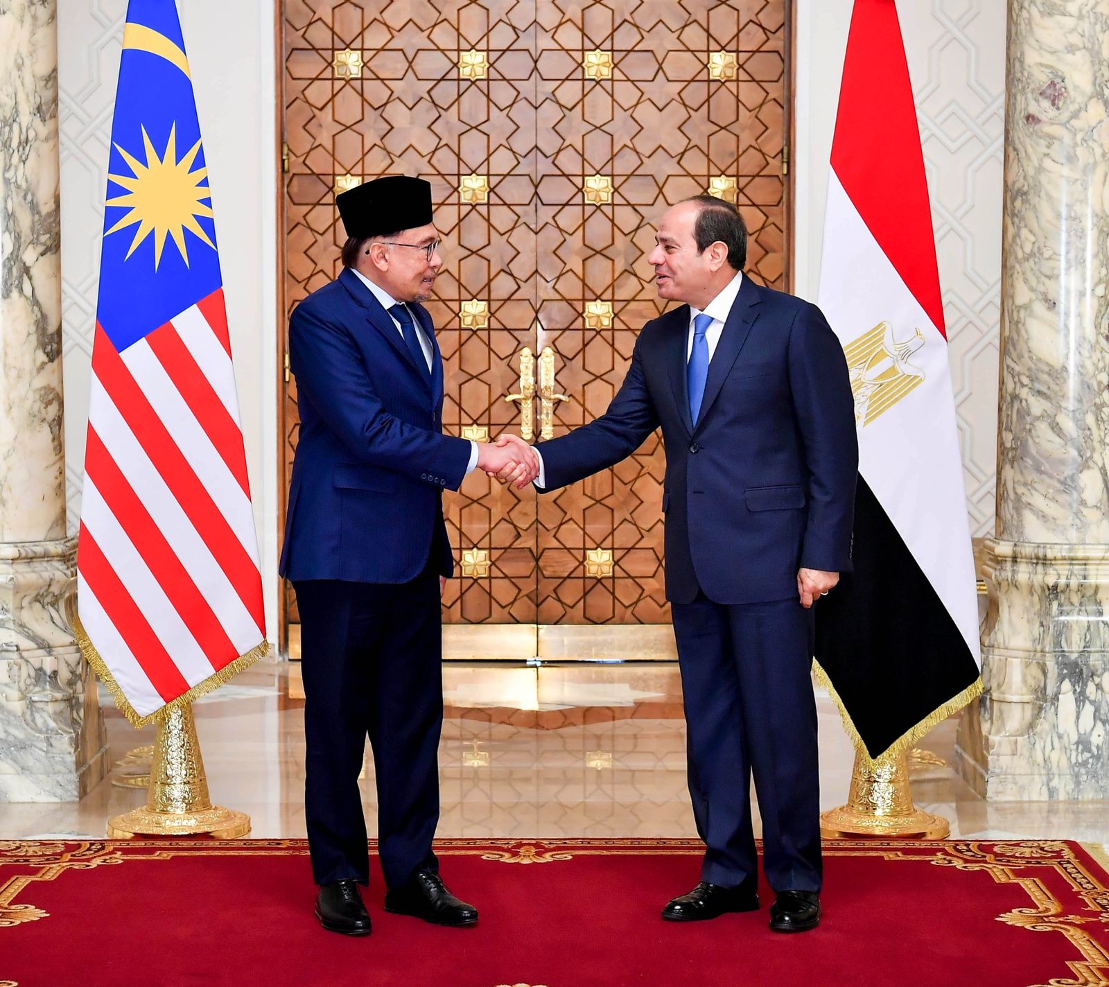 السيسى وأنور إبراهيم، رئيس وزراء جمهورية ماليزيا (5)