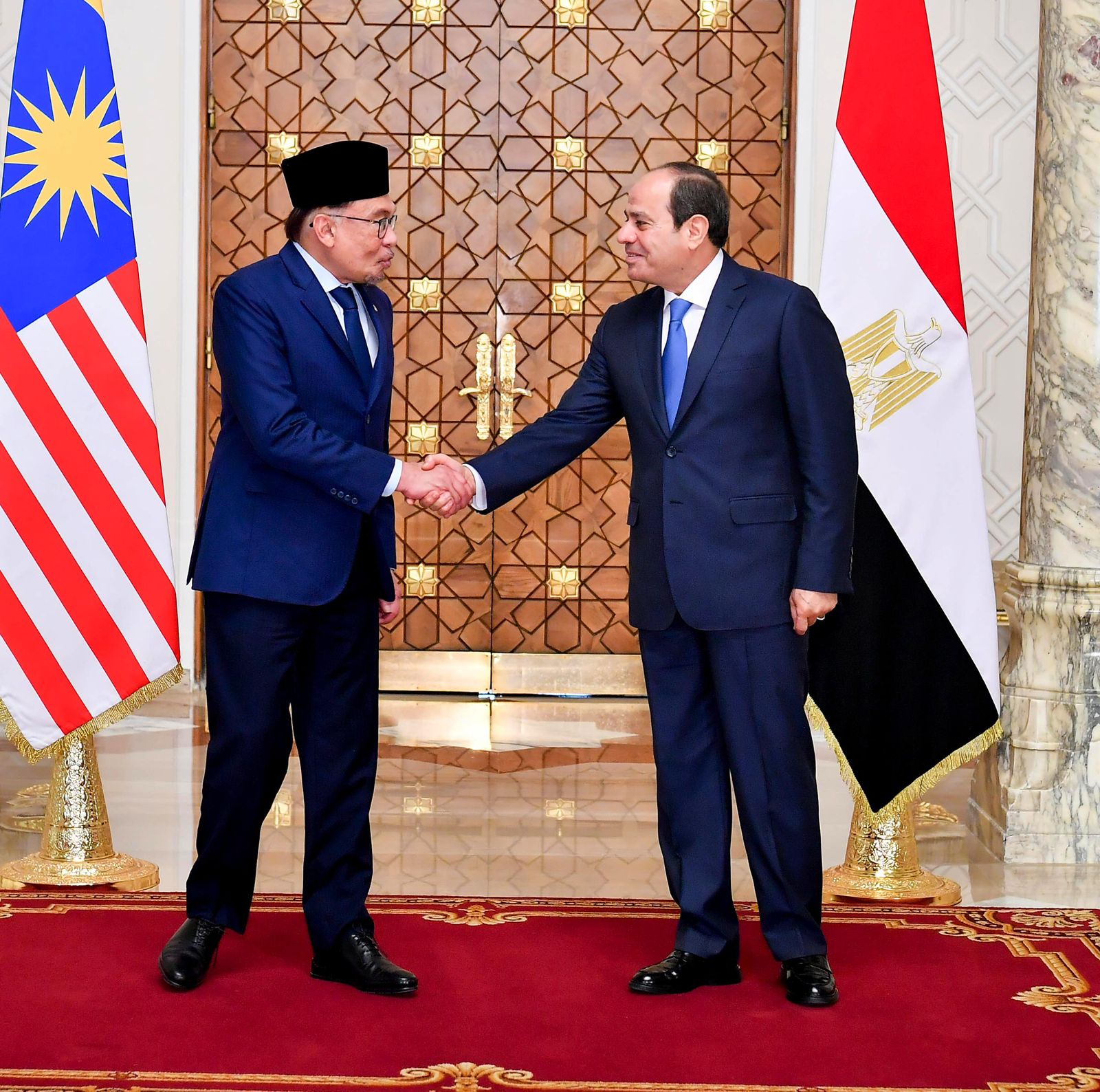 السيسى وأنور إبراهيم، رئيس وزراء جمهورية ماليزيا (9)