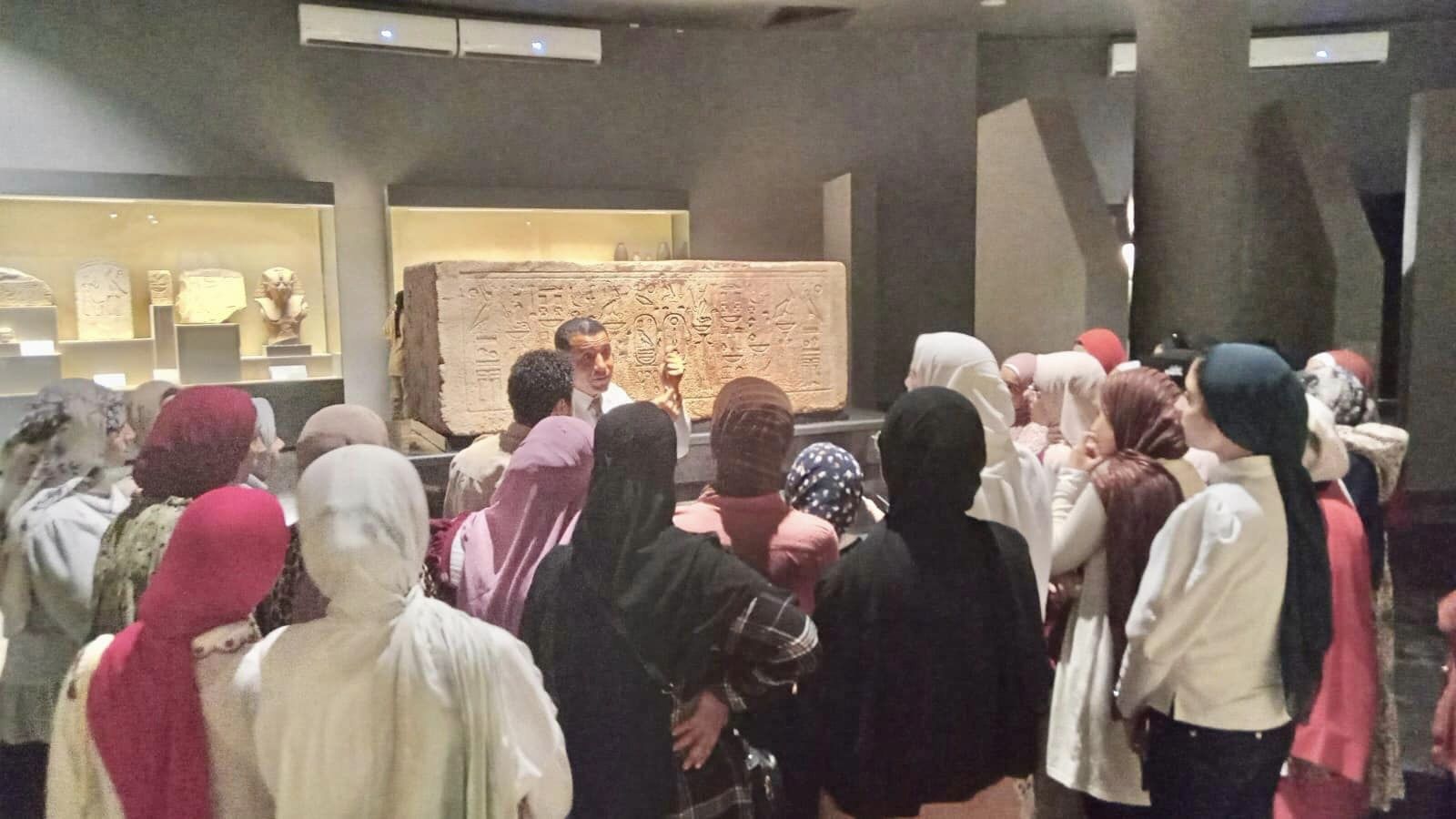 جولة لطلاب الجامعات بمتحف كفر الشيخ