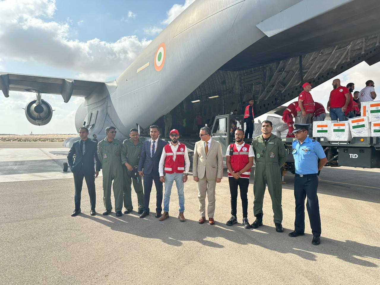 مطار العريش يستقبل طائرات المساعدات الإنسانية (3)