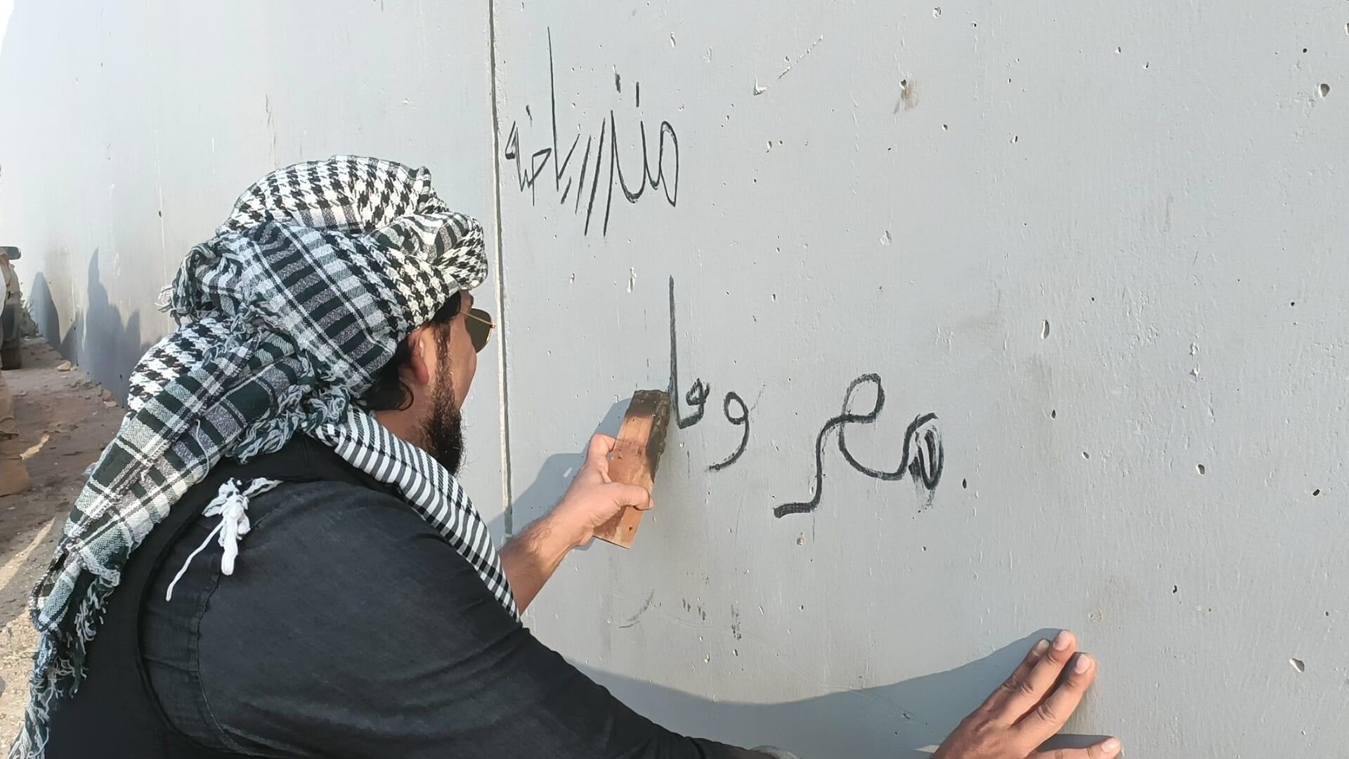 الفنان منذر الريحانة يرافق قافلة مساعدات لغزة (1)