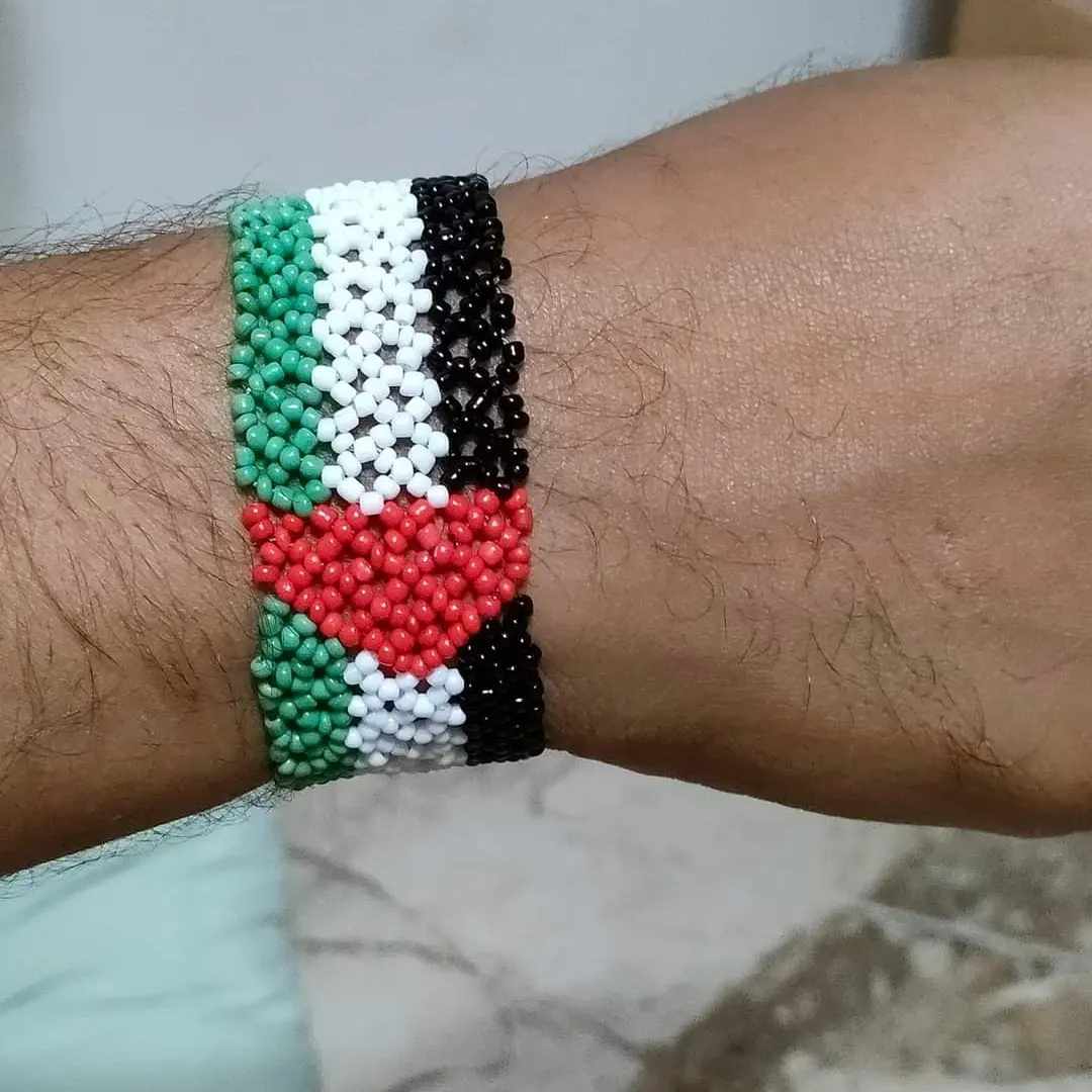 أسورة على شكل علم فلسطين