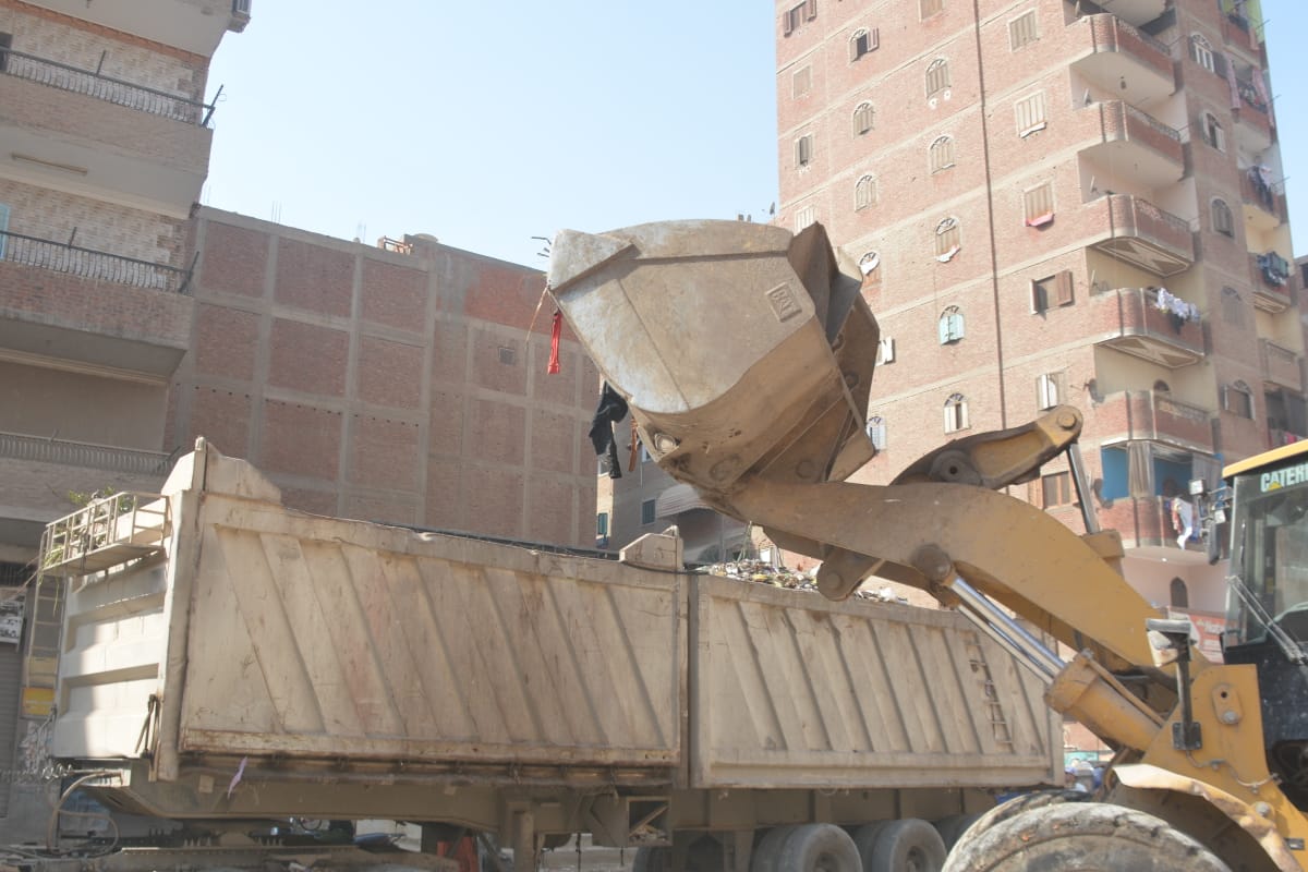 رفع 860 طن تراكمات قمامة بشوارع شبرا الخيمة (3)