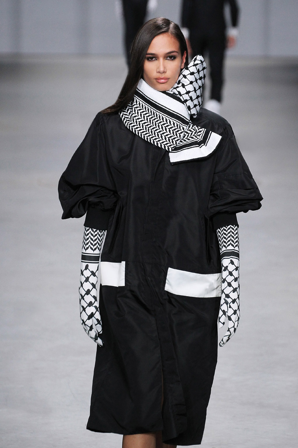 الشال الفلسطيني قطعة من الأزياء