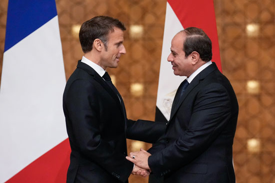 الرئيس عبد الفتاح السيسى يرحب بالرئيس الفرنسى بالقاهره  (1)