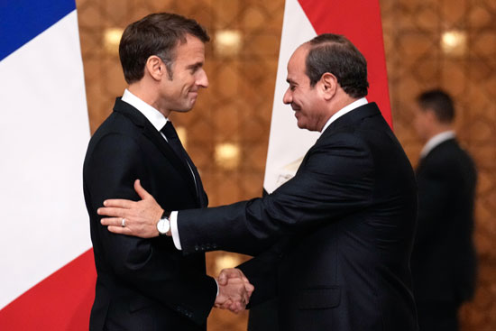 الرئيس عبد الفتاح السيسى يرحب بالرئيس الفرنسى بالقاهره  (4)