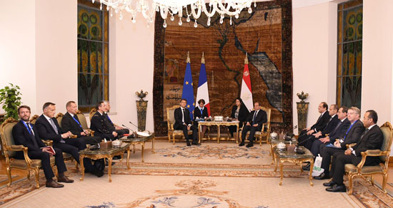 لقاء الرئيس عبد الفتاح السيسى والرئيس ايمانويل ماكرون  بالقاهره  (2)