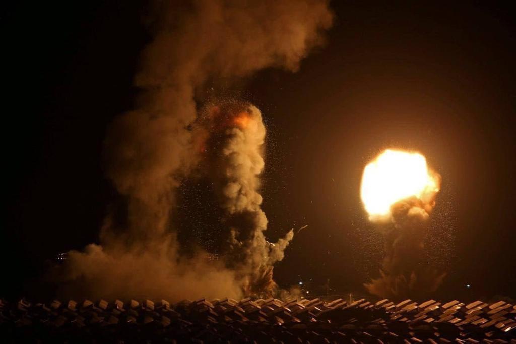 إسرائيل تحرق قطاع غزة ‏بالطائرات والمدفعية والبوارج البحرية.. فيديو وصور - اليوم السابع