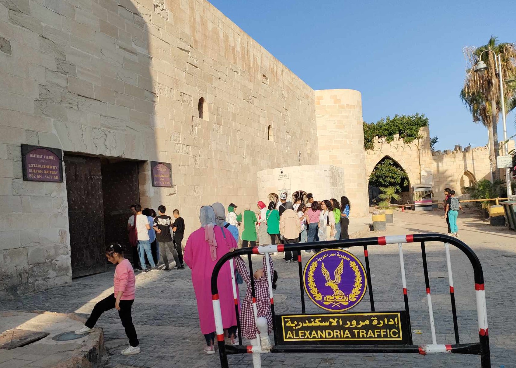 توافد  رحلات اليوم الواحد لزيارة قلعة قايتباي بالإسكندرية