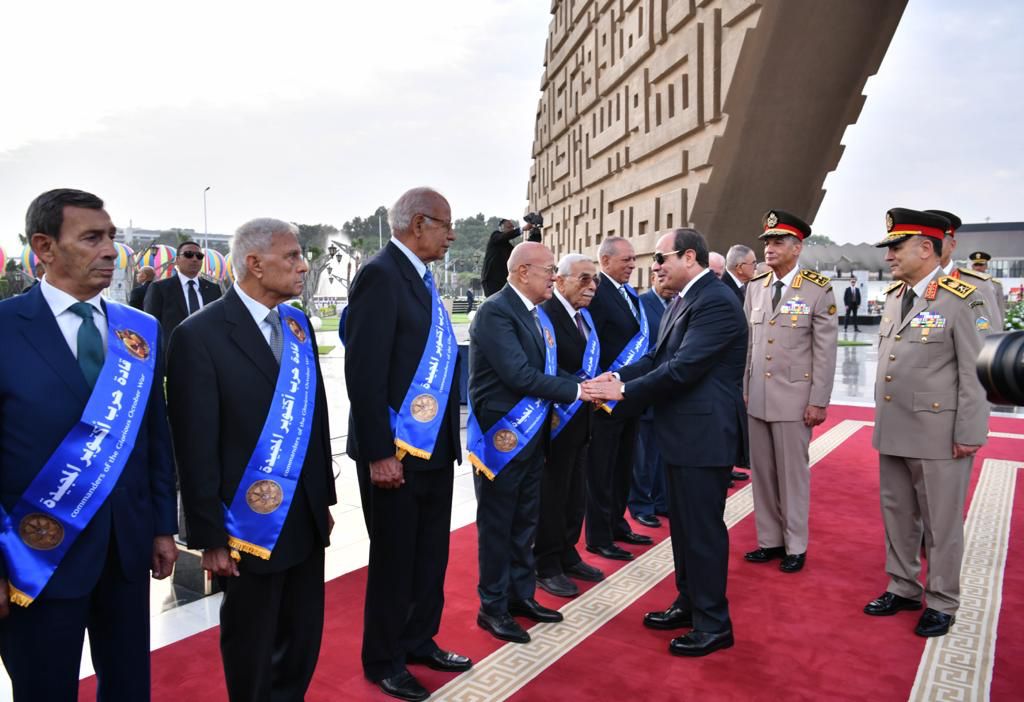 الرئيس السيسى يزور قبرى ناصر والسادات ويترأس اجتماع المجلس الأعلى للقوات المسلحة (3)