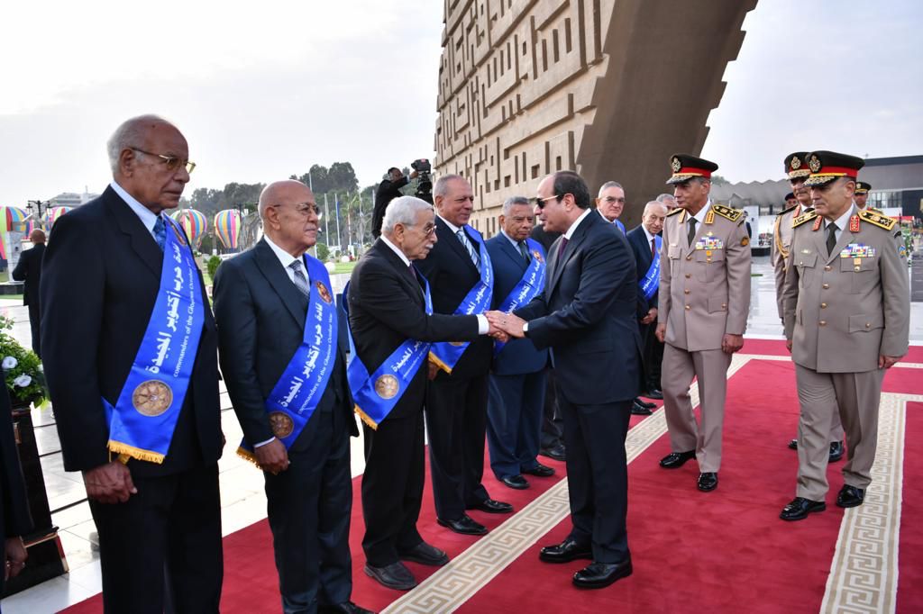 الرئيس السيسى يزور قبرى ناصر والسادات ويترأس اجتماع المجلس الأعلى للقوات المسلحة (5)