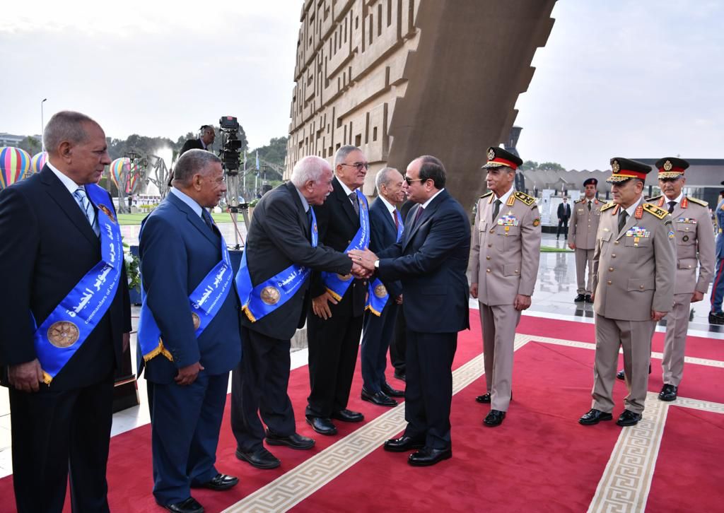 الرئيس السيسى يزور قبرى ناصر والسادات ويترأس اجتماع المجلس الأعلى للقوات المسلحة (1)