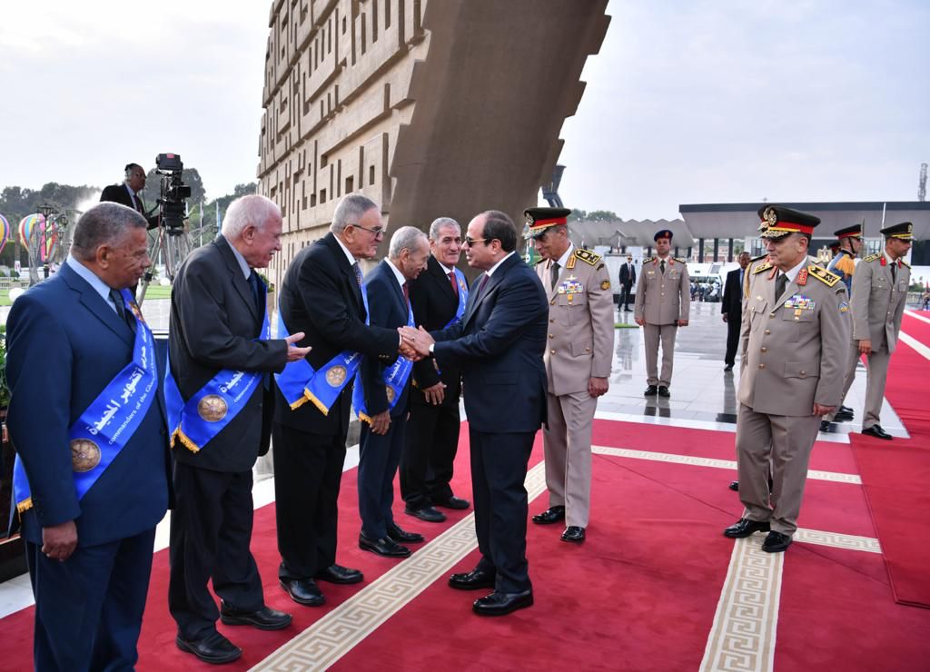 الرئيس السيسى يزور قبرى ناصر والسادات ويترأس اجتماع المجلس الأعلى للقوات المسلحة (4)