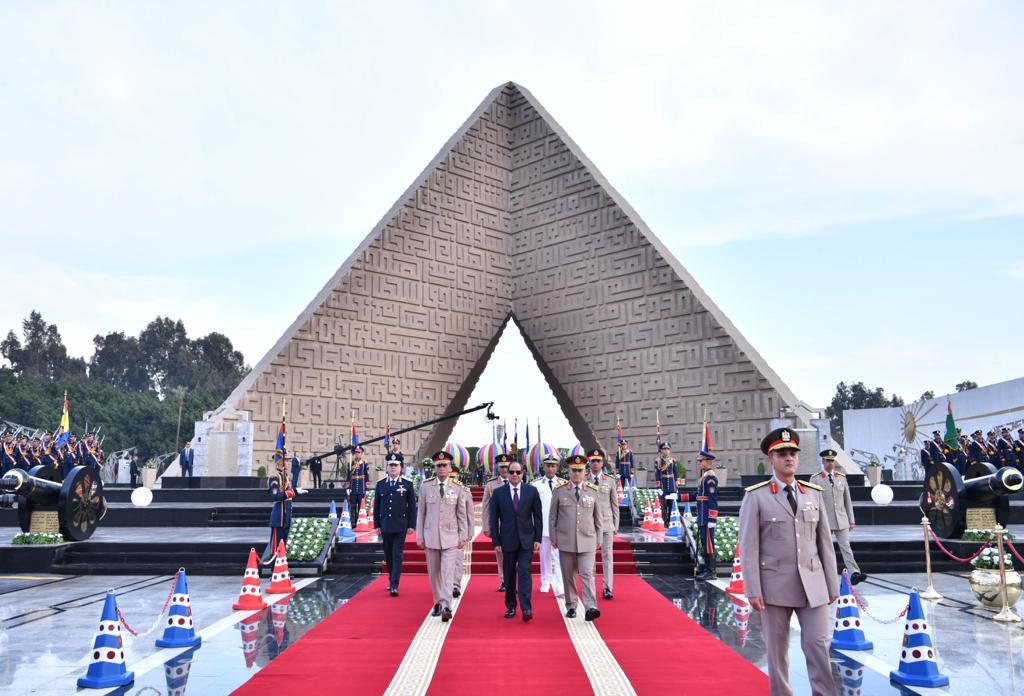 الرئيس السيسى يزور قبرى ناصر والسادات ويترأس اجتماع المجلس الأعلى للقوات المسلحة (23)
