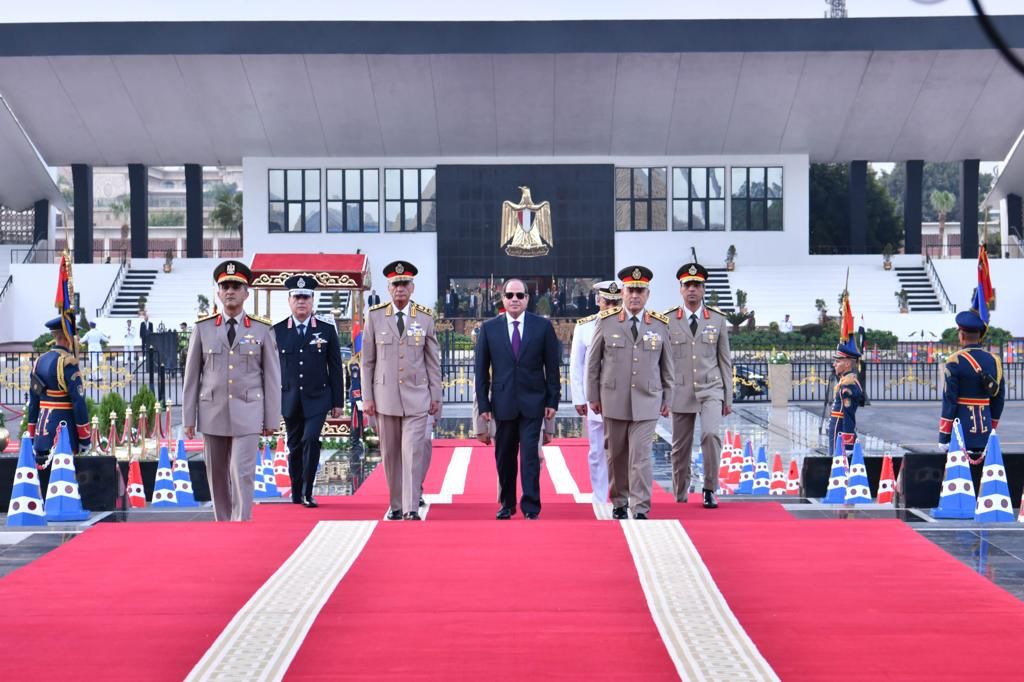 الرئيس السيسى يزور قبرى ناصر والسادات ويترأس اجتماع المجلس الأعلى للقوات المسلحة (11)