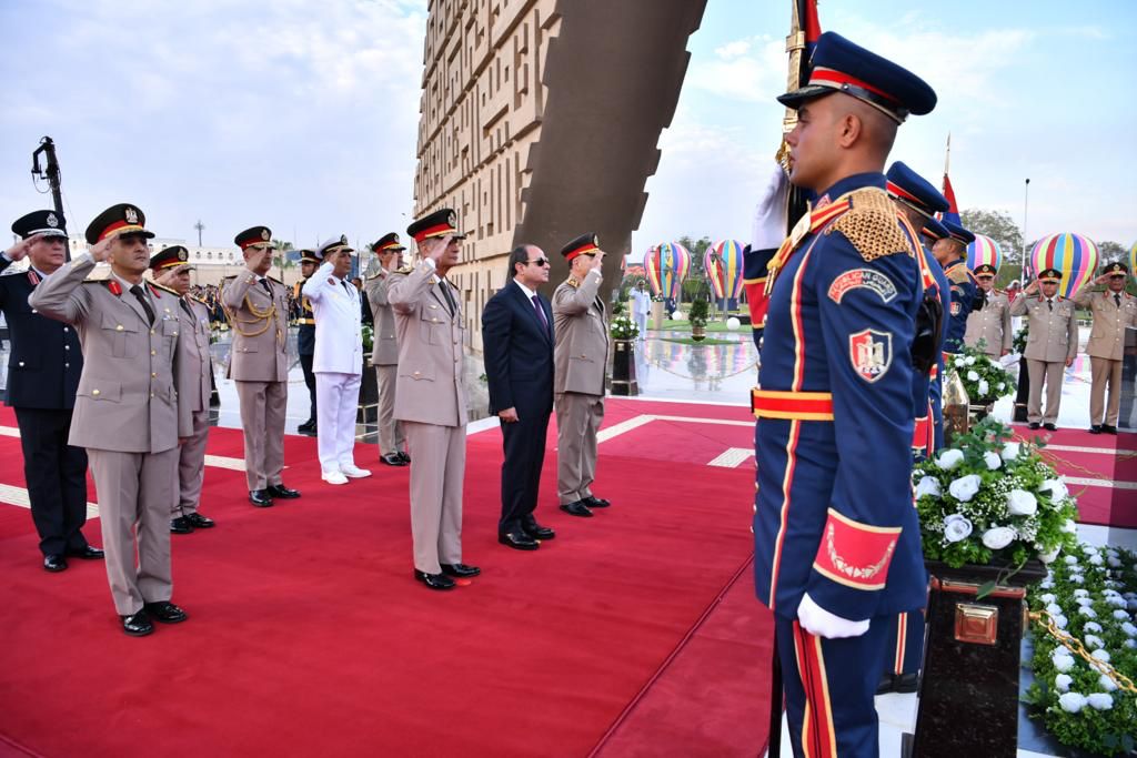 الرئيس السيسى يزور قبرى ناصر والسادات ويترأس اجتماع المجلس الأعلى للقوات المسلحة (2)
