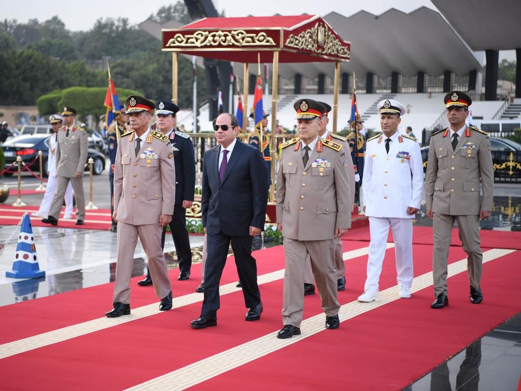 الرئيس السيسى يزور قبرى ناصر والسادات ويترأس اجتماع المجلس الأعلى للقوات المسلحة (10)