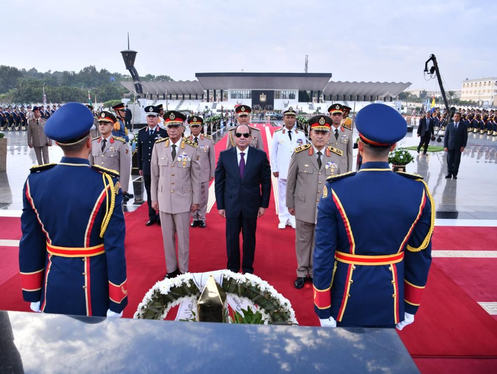 الرئيس السيسى يزور قبرى ناصر والسادات ويترأس اجتماع المجلس الأعلى للقوات المسلحة (12)
