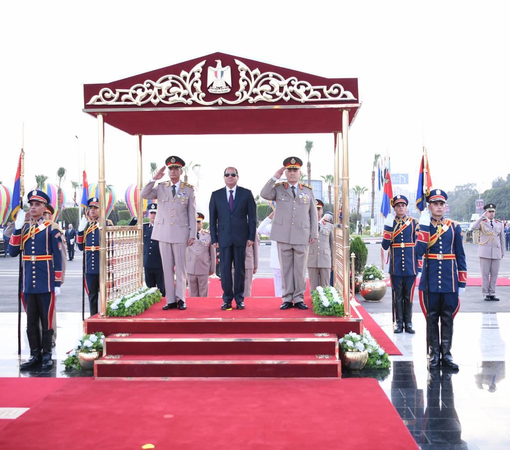 الرئيس السيسى يزور قبرى ناصر والسادات ويترأس اجتماع المجلس الأعلى للقوات المسلحة (18)