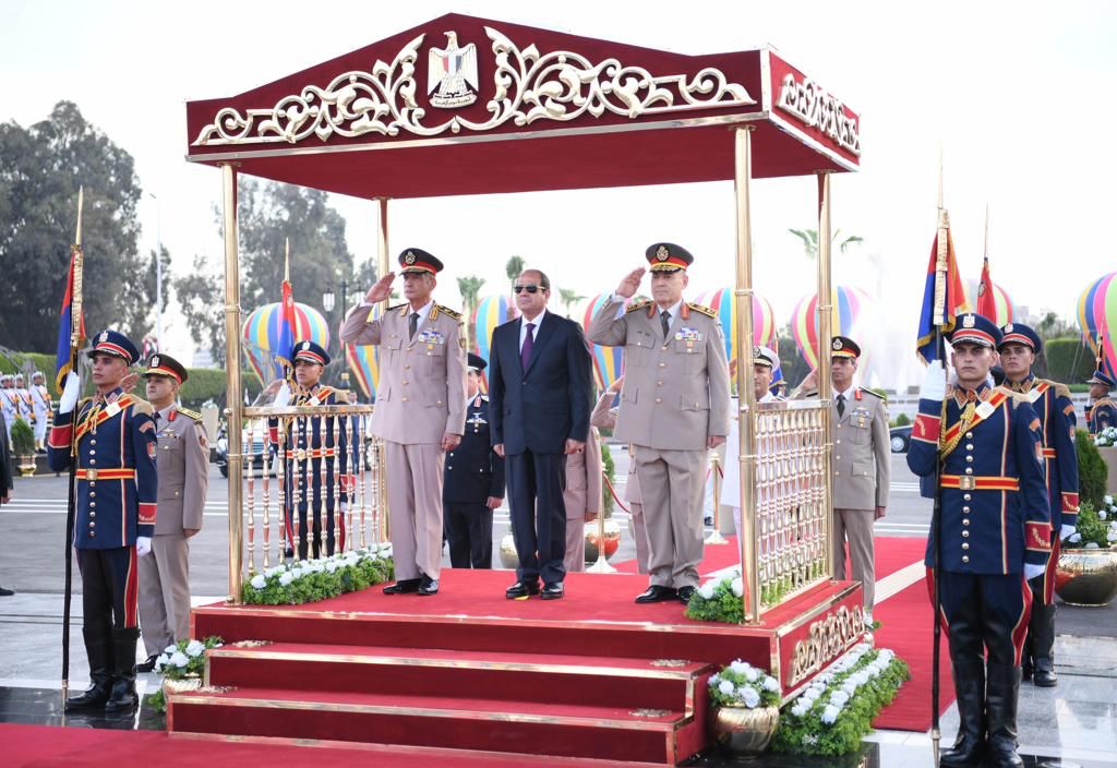 الرئيس السيسى يزور قبرى ناصر والسادات ويترأس اجتماع المجلس الأعلى للقوات المسلحة (19)
