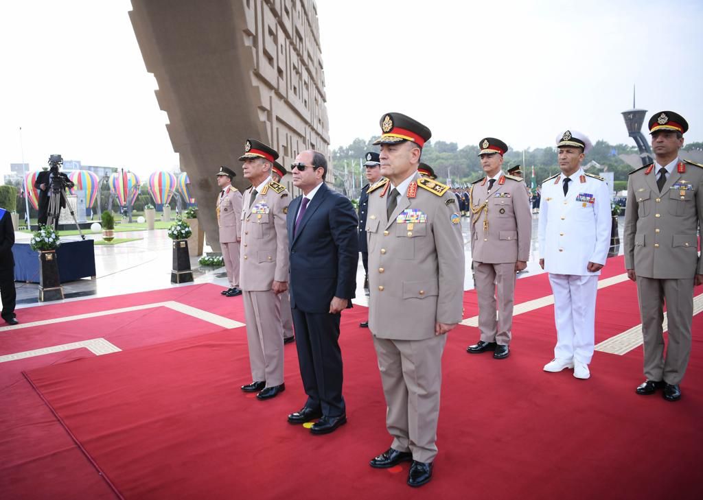 الرئيس السيسى يزور قبرى ناصر والسادات ويترأس اجتماع المجلس الأعلى للقوات المسلحة (9)