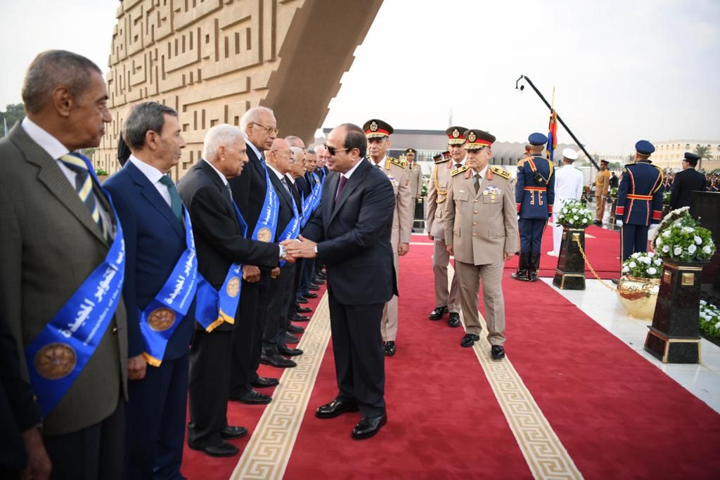 الرئيس السيسى يزور قبرى ناصر والسادات ويترأس اجتماع المجلس الأعلى للقوات المسلحة (22)