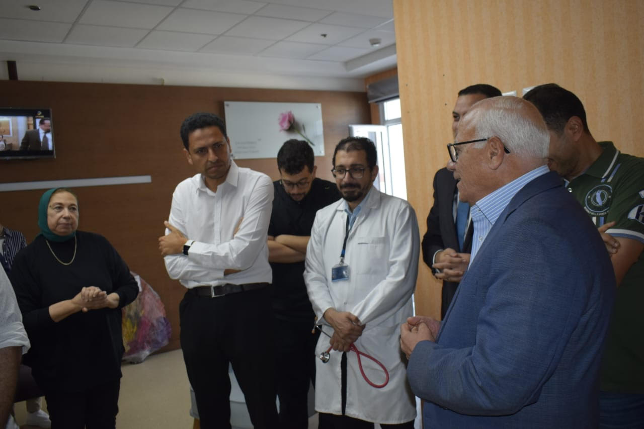 محافظ بورسعيد أثناء جولته التفقدية بمستشفى النصر التخصصى (2)