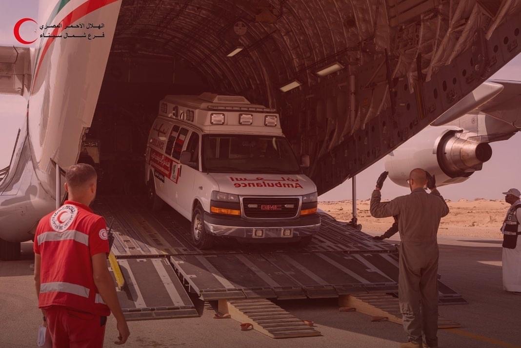 مطار العريش يستقبل مساعدات لغزة (4)