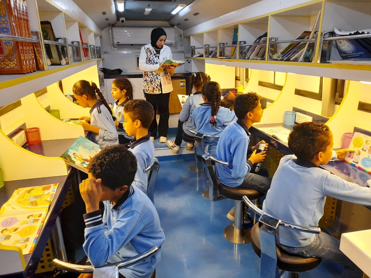 فعاليات المكتبة الثقافية المتنقلة لطلبة المدرسة بالأقصر
