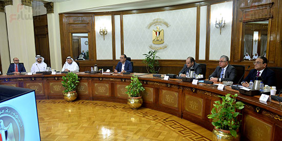 رئيس الوزراء يعقد اجتماعًا مع وزير الاستثمار الإماراتي  (9)