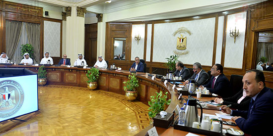 رئيس الوزراء يعقد اجتماعًا مع وزير الاستثمار الإماراتي  (10)
