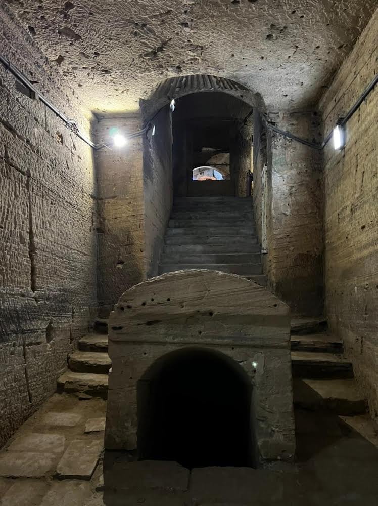 مدخل مقابر كوم الشقافة