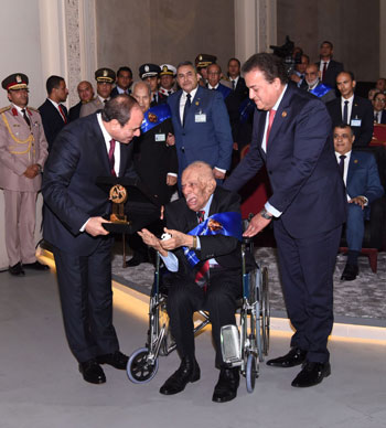 الرئيس السيسي يكرم أبطال حرب 6 أكتوبر (2)