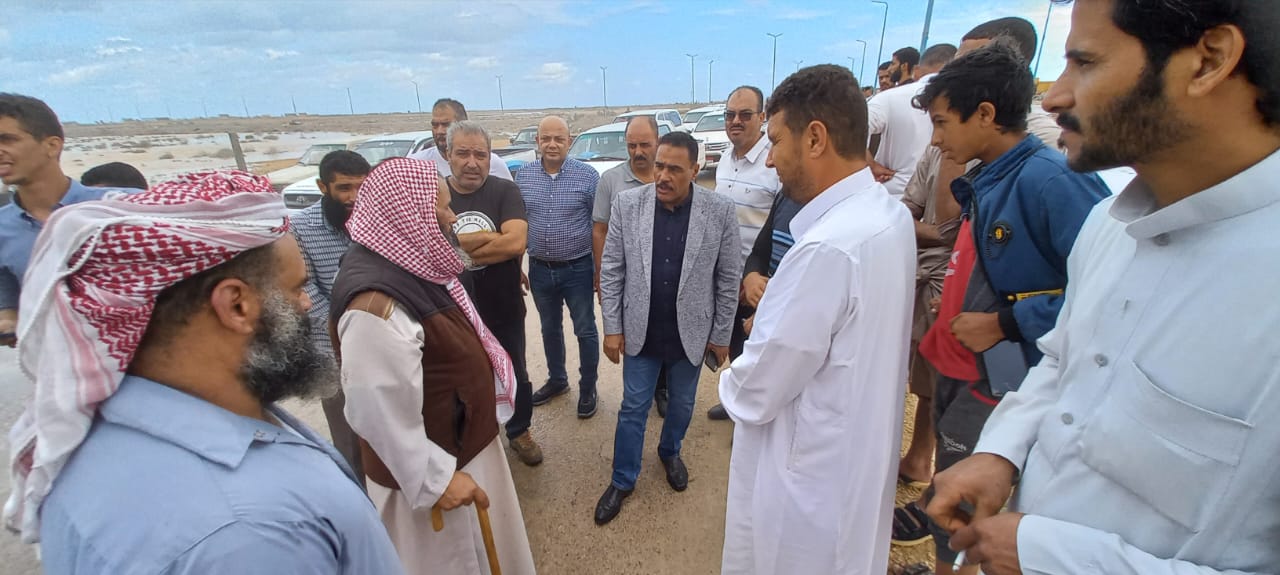 اللواء خالد شعيب وسط اهالي المناطق المتضررة من السيول