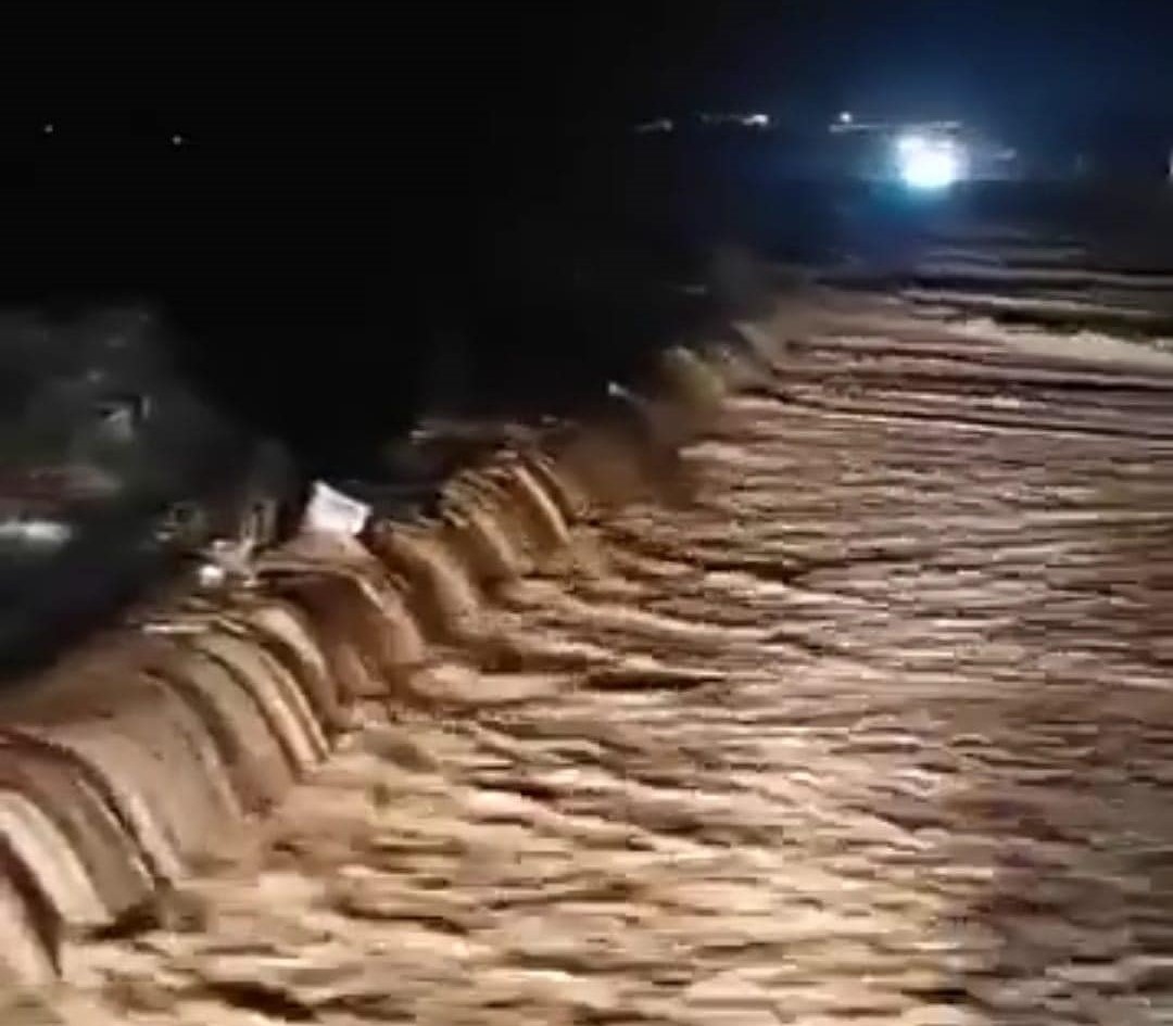 امطار مطروح تتحول لسيول في بعض المناطق