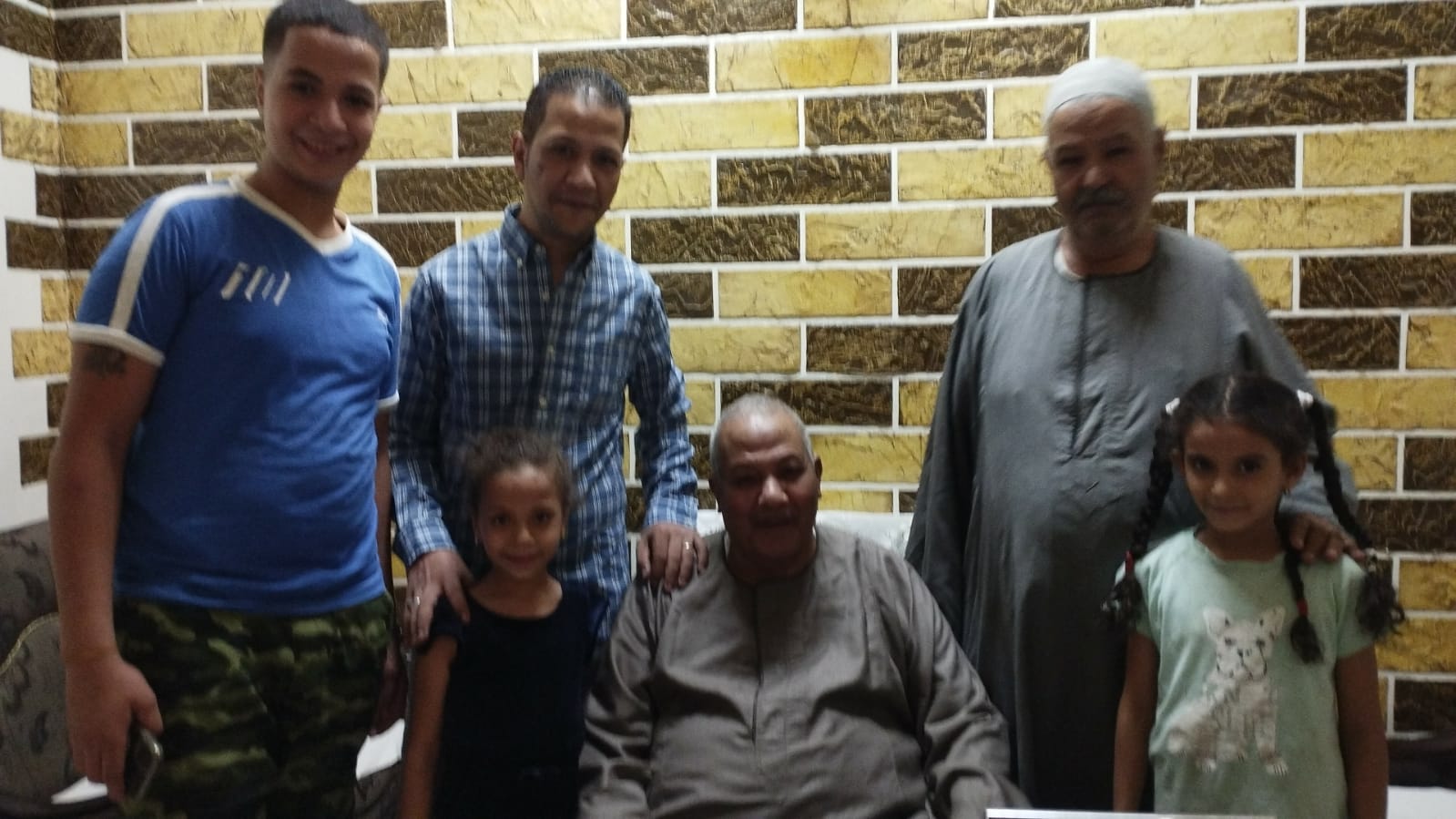 صبحى حنا أحد أبطال حرب الاستنزاف ونصر أكتوبر مع أبناءه
