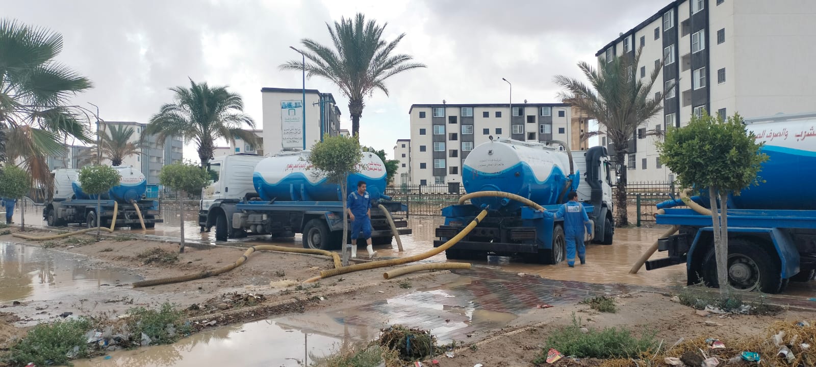 شركة مياه مطروح تنشر اسطول سيارتها ومعداتها بمناطق متضررة من السيول