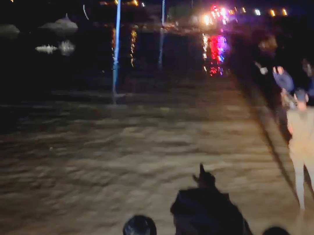 السيول تصل قرية القصر بمطروح