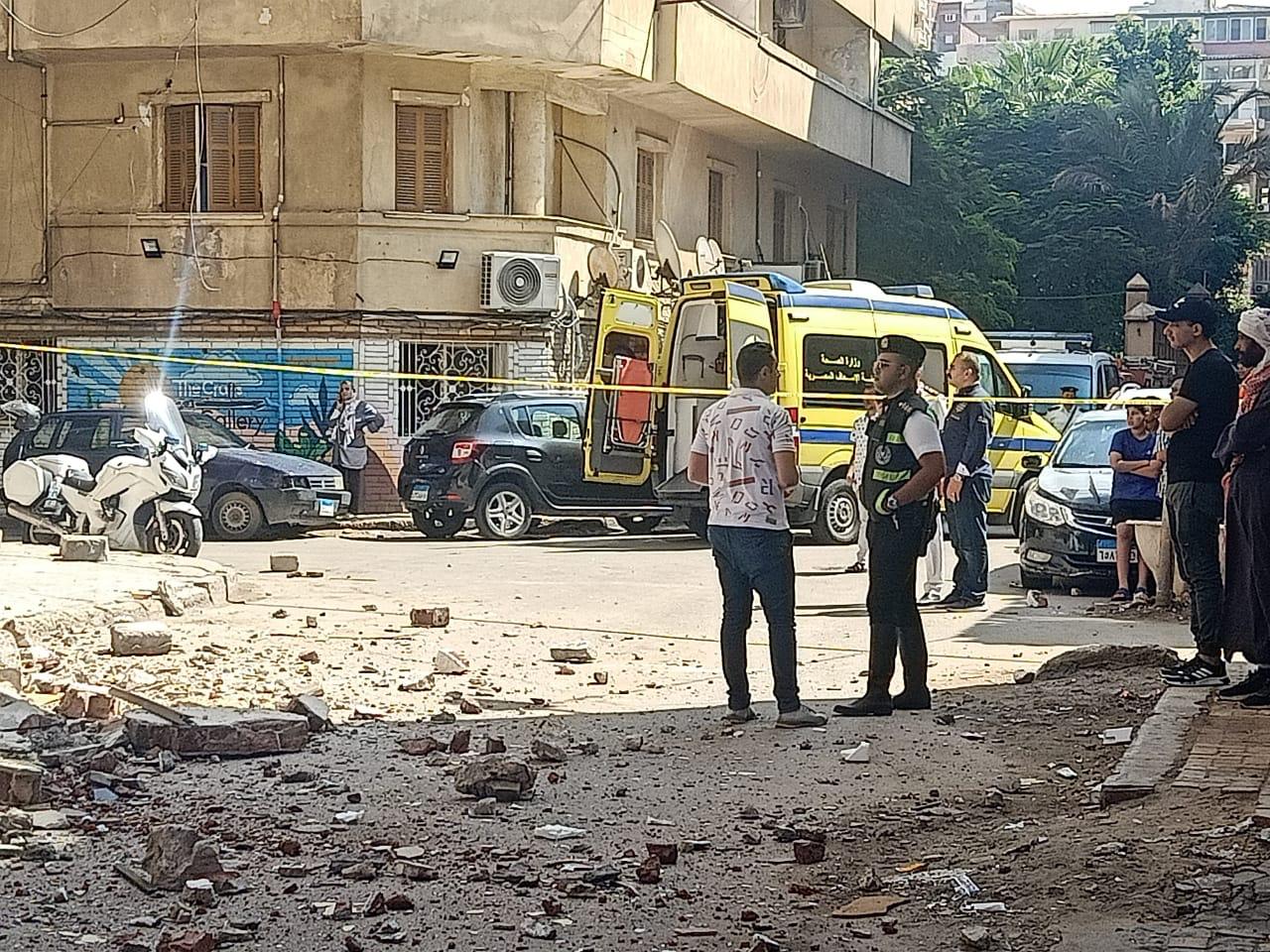 مصرع عامل وإصابة 2 في إنهيار شرفة عقار بالإسكندرية