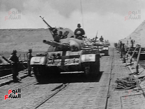 الدبابات المصرية أثناء عبور قناة السويس فى حرب أكتوبر
