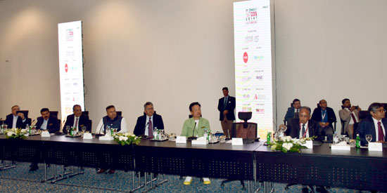 اجتماع رئيس الوزراء مع ممثلي شركات هندية (19)
