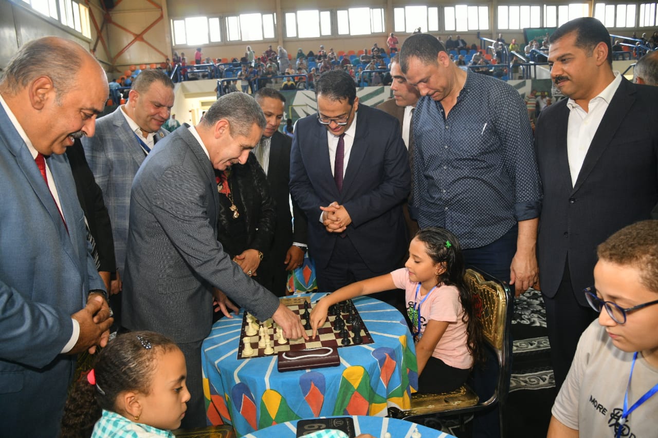 المحافظ يفتتح بطولة الجمهورية الأولى لشطرنج المدارس (4)