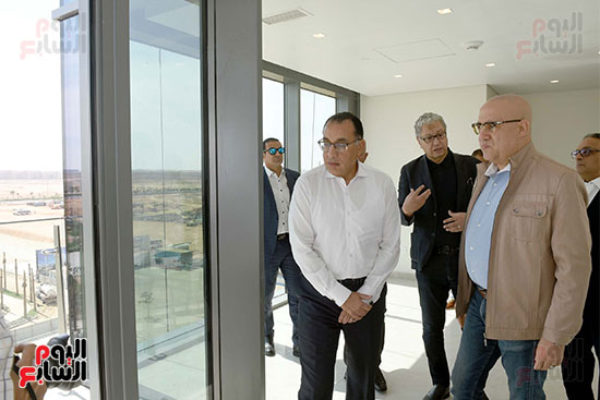 رئيس الوزراء يتفقد عددا من مشروعات العاصمة الإدارية (9)