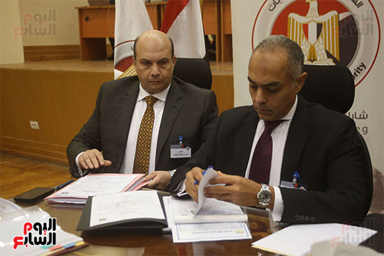 اعضاء الوطنيه للانتخابات يقبلون اوراق ترشح المرشح الرئاسى عبد الفتاح السيسى  (4)