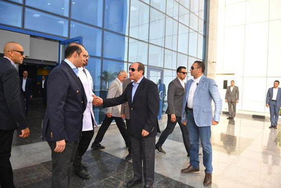المرشح عبد الفتاح السيسي يجري الكشف الطبي بمستشفى العاصمة الإدارية (7)