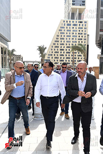 رئيس الوزراء يتفقد عددا من مشروعات العاصمة الإدارية (4)